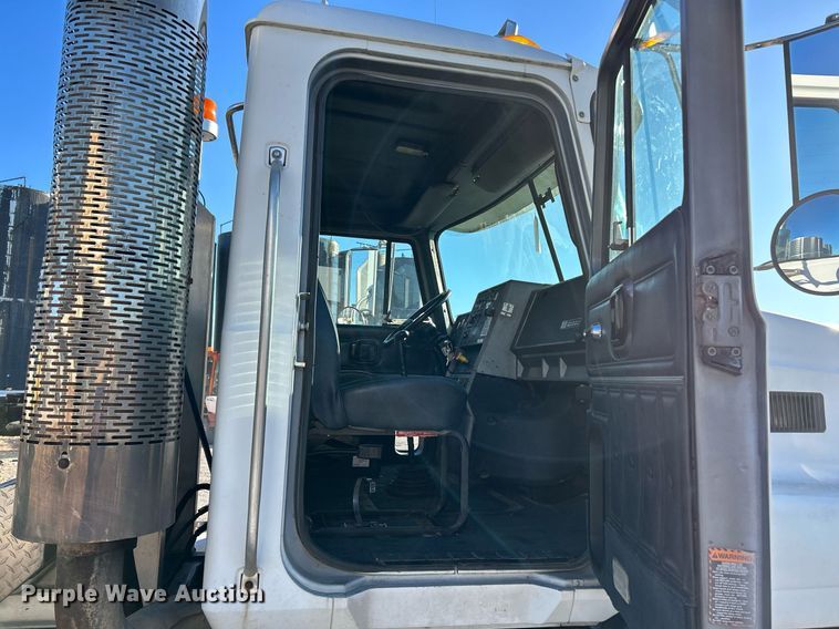 image for item NR9506 1999 Mack CH613 Maxi Cruise semi truck