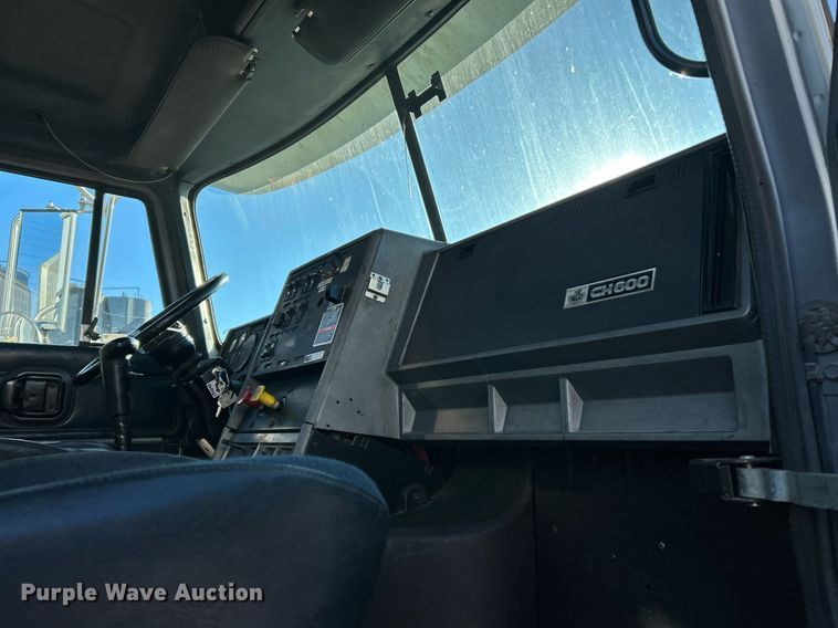 image for item NR9506 1999 Mack CH613 Maxi Cruise semi truck