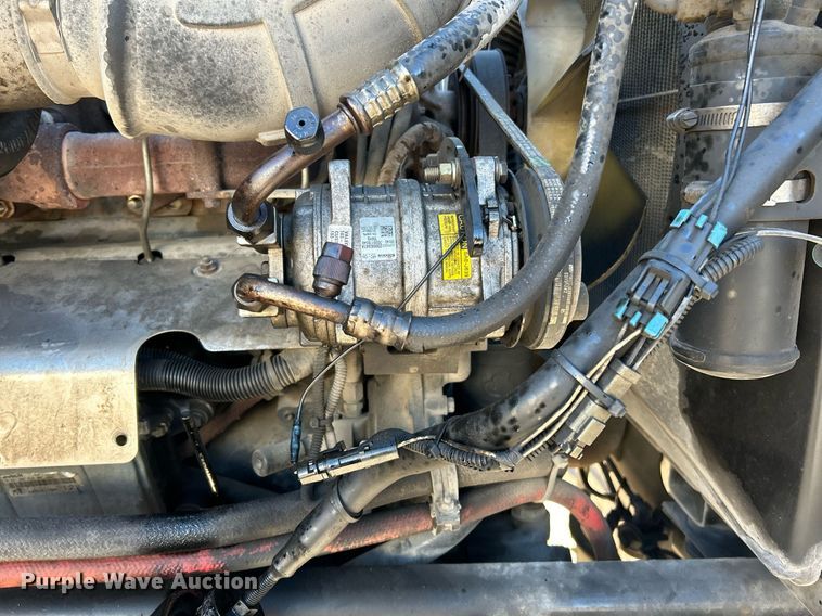 image for item NR9506 1999 Mack CH613 Maxi Cruise semi truck