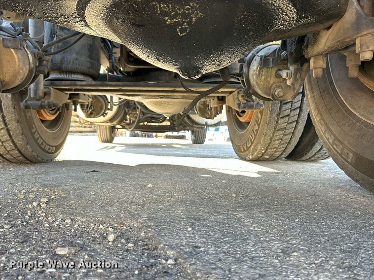 image for item NR9506 1999 Mack CH613 Maxi Cruise semi truck