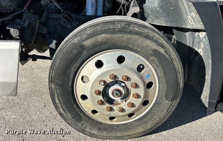 image for item NR9506 1999 Mack CH613 Maxi Cruise semi truck