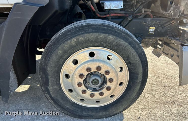 image for item NR9506 1999 Mack CH613 Maxi Cruise semi truck