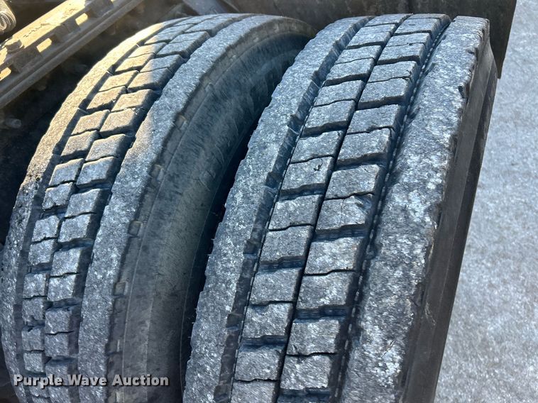 image for item NR9506 1999 Mack CH613 Maxi Cruise semi truck