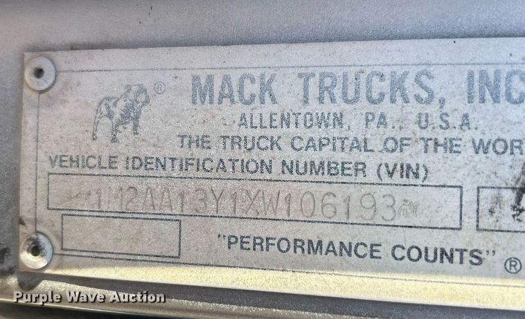 image for item NR9506 1999 Mack CH613 Maxi Cruise semi truck