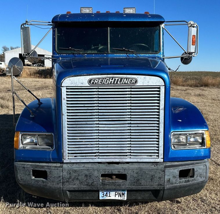 image for item NS9153 1994 Freightliner semi truck
