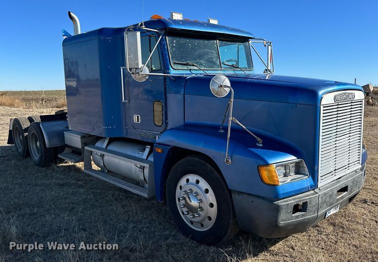 image for item NS9153 1994 Freightliner semi truck