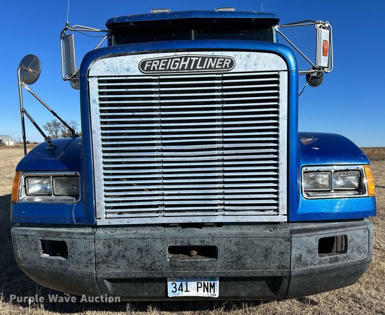 image for item NS9153 1994 Freightliner semi truck