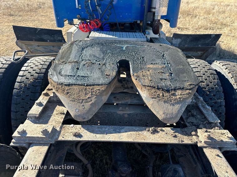 image for item NS9153 1994 Freightliner semi truck