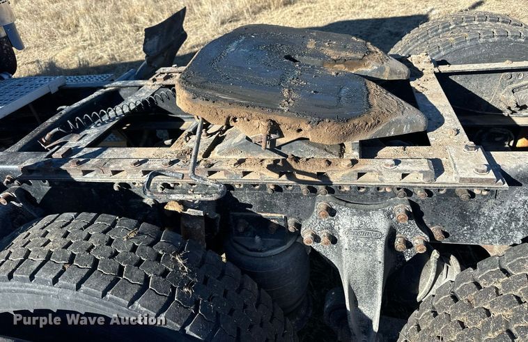 image for item NS9153 1994 Freightliner semi truck