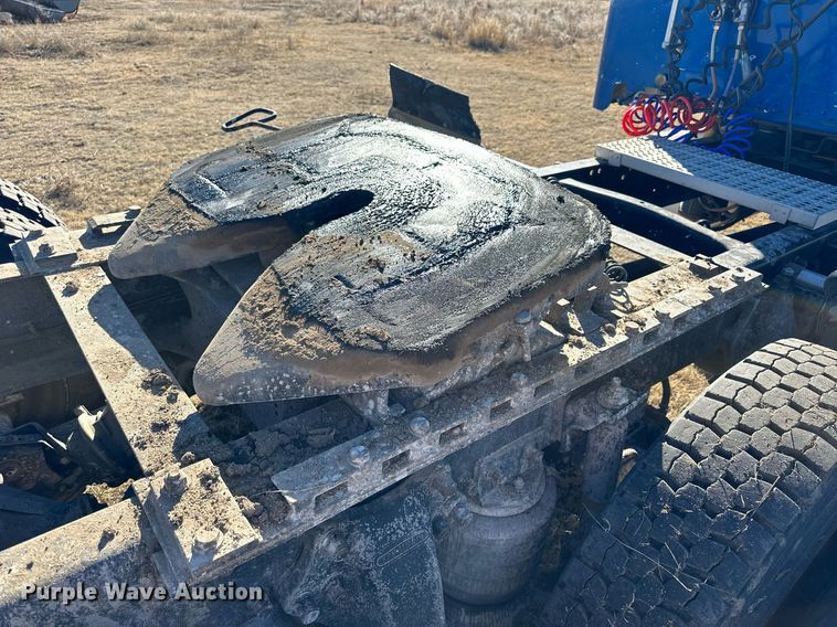 image for item NS9153 1994 Freightliner semi truck