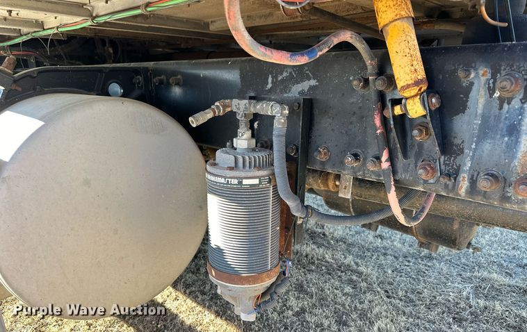 image for item NS9153 1994 Freightliner semi truck