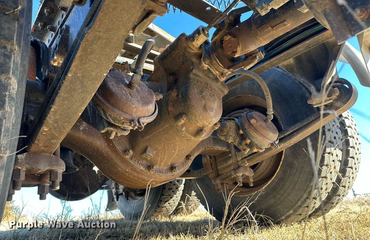 image for item NS9153 1994 Freightliner semi truck