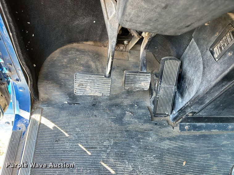 image for item NS9153 1994 Freightliner semi truck