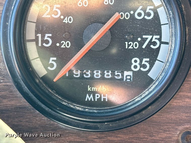 image for item NS9153 1994 Freightliner semi truck