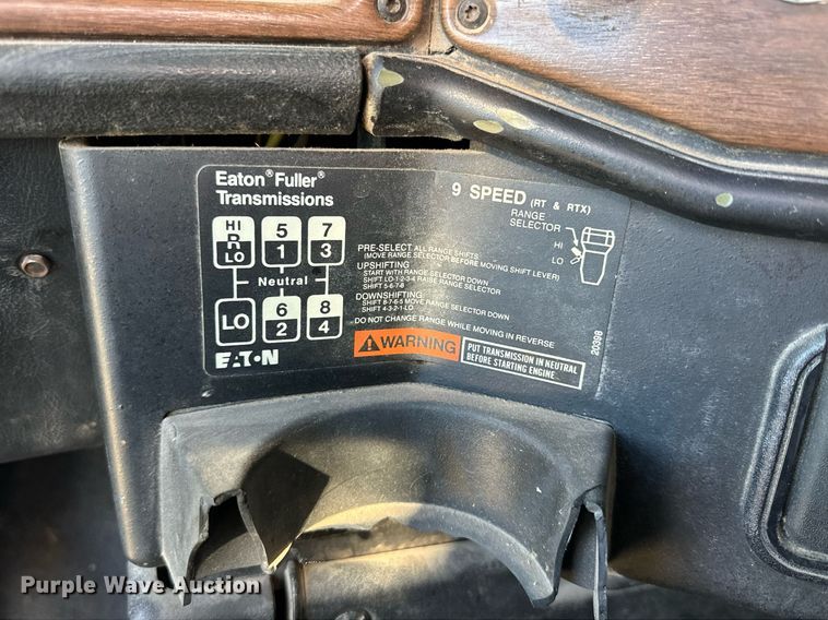 image for item NS9153 1994 Freightliner semi truck