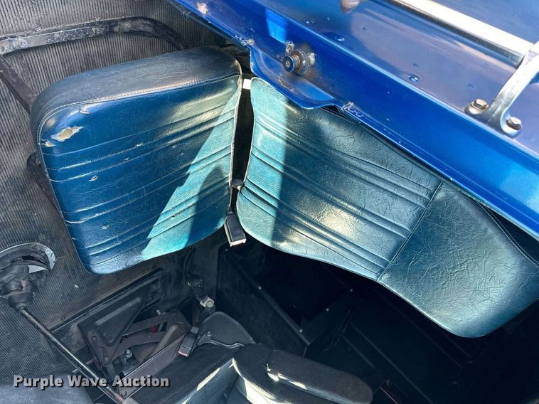 image for item NS9153 1994 Freightliner semi truck