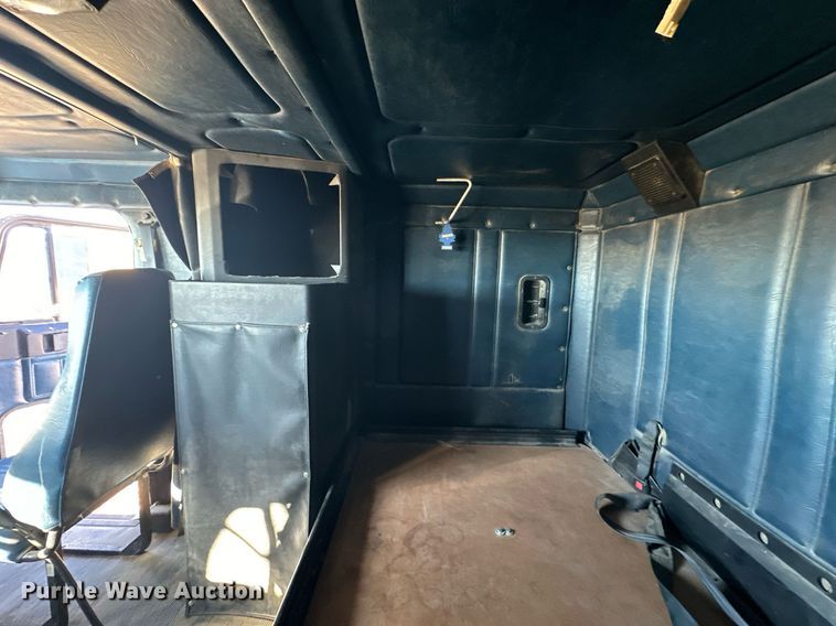 image for item NS9153 1994 Freightliner semi truck