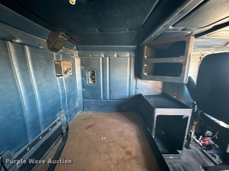 image for item NS9153 1994 Freightliner semi truck