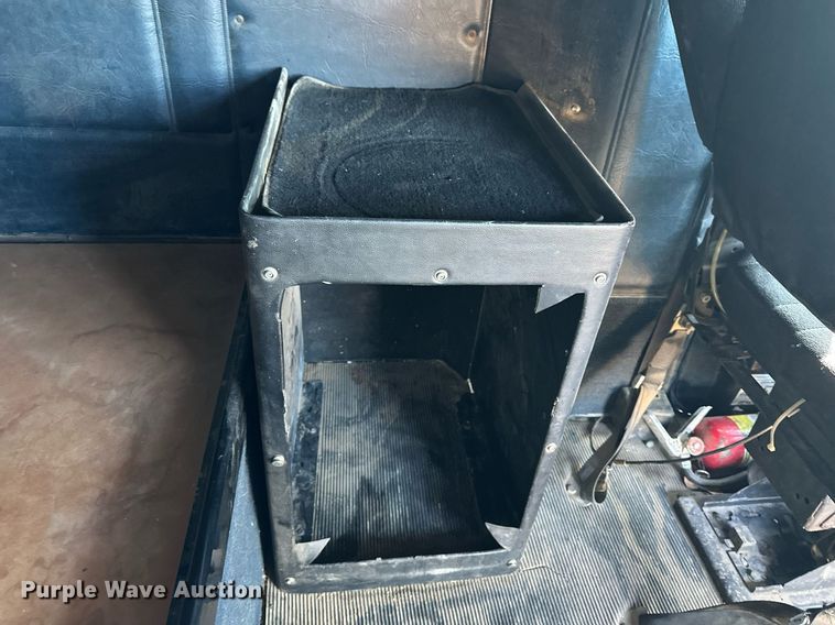 image for item NS9153 1994 Freightliner semi truck