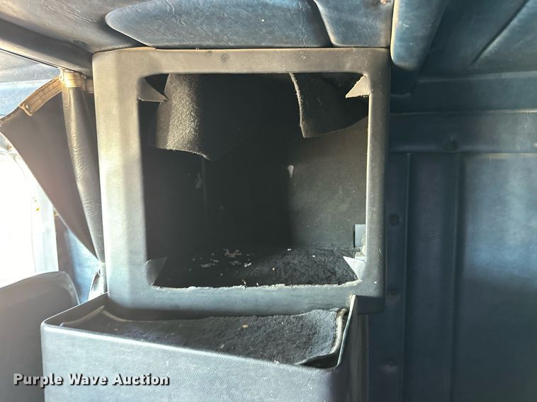 image for item NS9153 1994 Freightliner semi truck