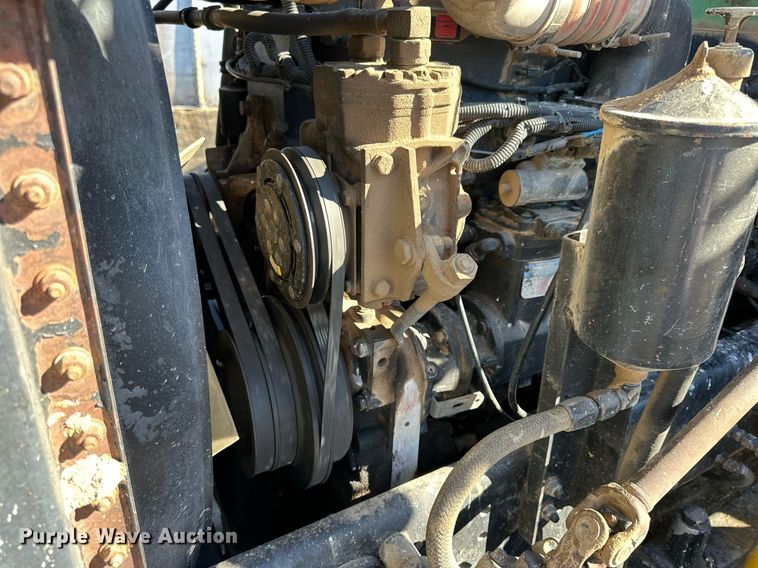 image for item NS9153 1994 Freightliner semi truck