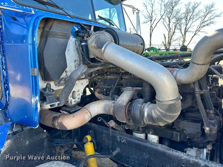 image for item NS9153 1994 Freightliner semi truck