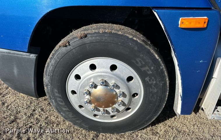 image for item NS9153 1994 Freightliner semi truck