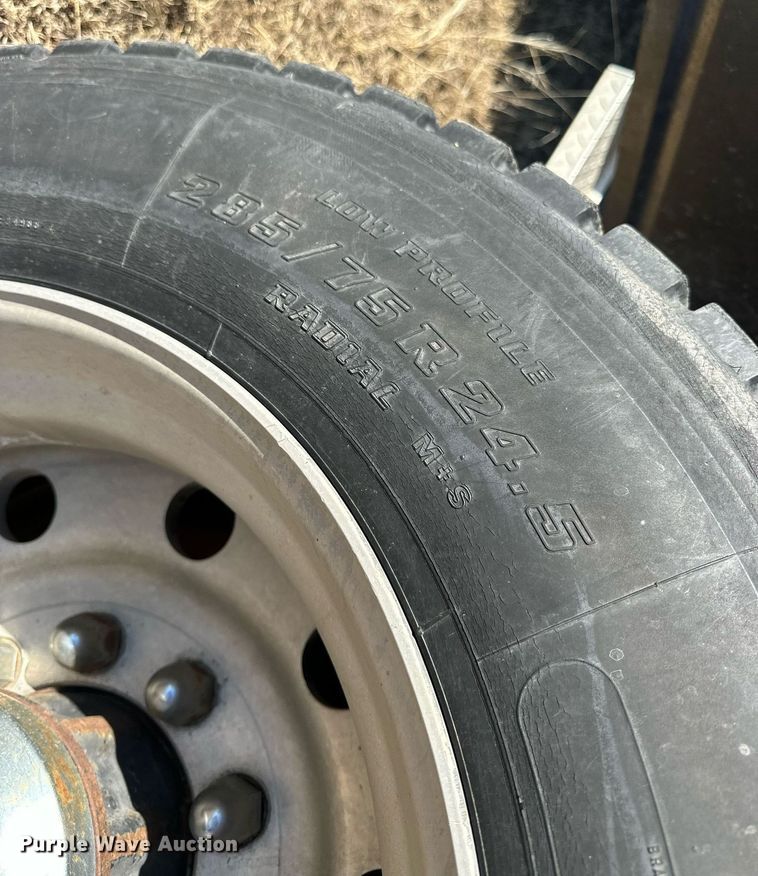 image for item NS9153 1994 Freightliner semi truck