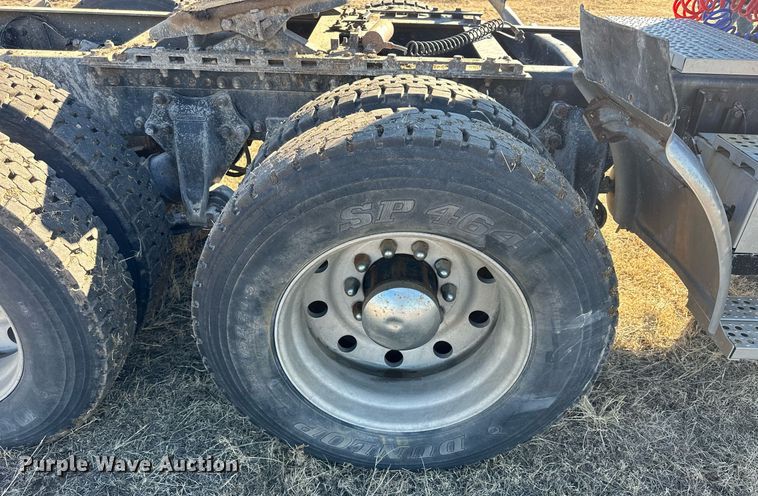 image for item NS9153 1994 Freightliner semi truck