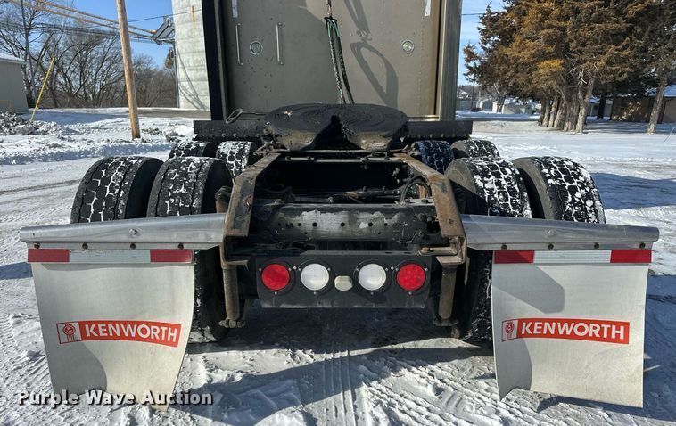 image for item NS9165 2014 Kenworth  T800 semi truck