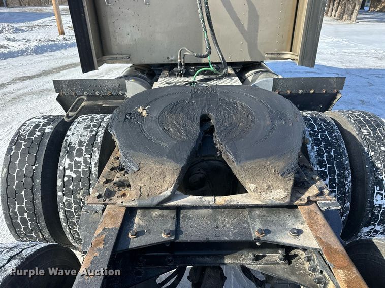 image for item NS9165 2014 Kenworth  T800 semi truck