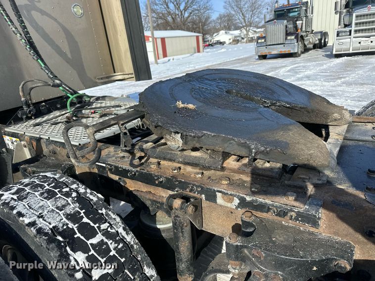 image for item NS9165 2014 Kenworth  T800 semi truck