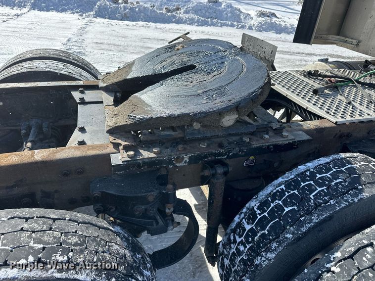 image for item NS9165 2014 Kenworth  T800 semi truck