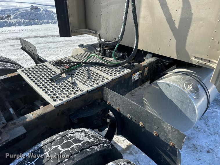 image for item NS9165 2014 Kenworth  T800 semi truck