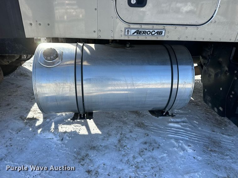 image for item NS9165 2014 Kenworth  T800 semi truck