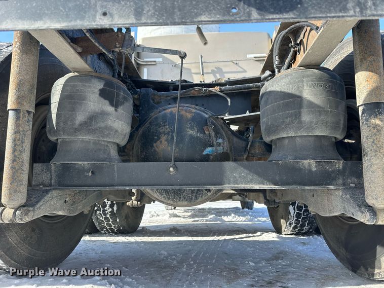 image for item NS9165 2014 Kenworth  T800 semi truck