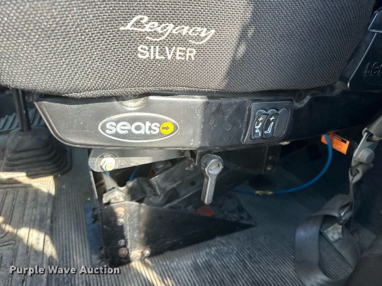 image for item NS9165 2014 Kenworth  T800 semi truck