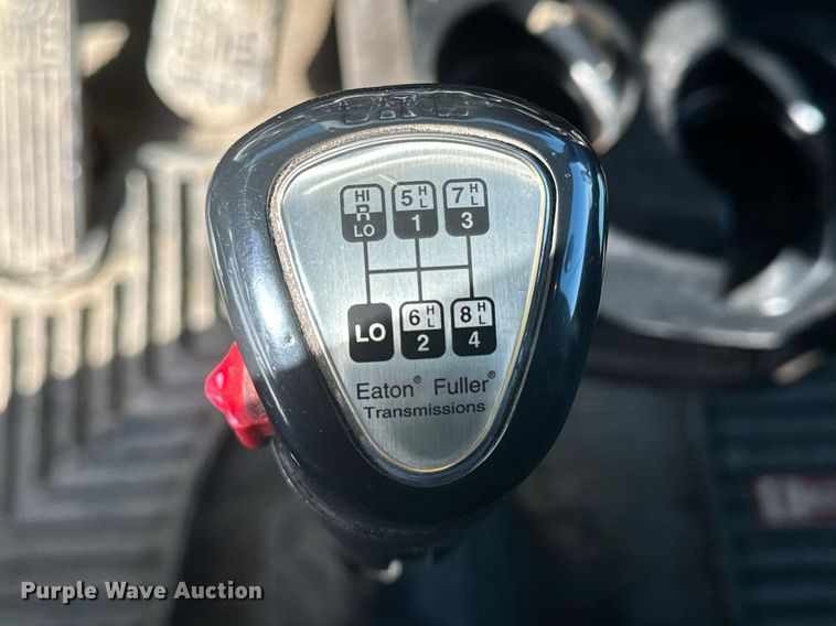 image for item NS9165 2014 Kenworth  T800 semi truck