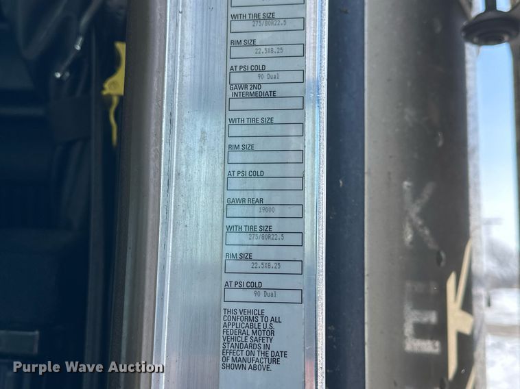 image for item NS9165 2014 Kenworth  T800 semi truck