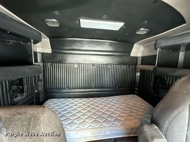 image for item NS9165 2014 Kenworth  T800 semi truck