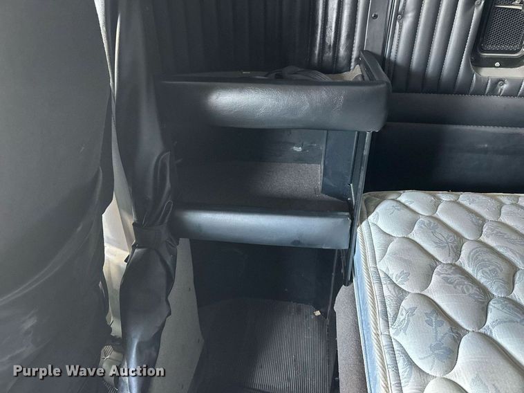 image for item NS9165 2014 Kenworth  T800 semi truck