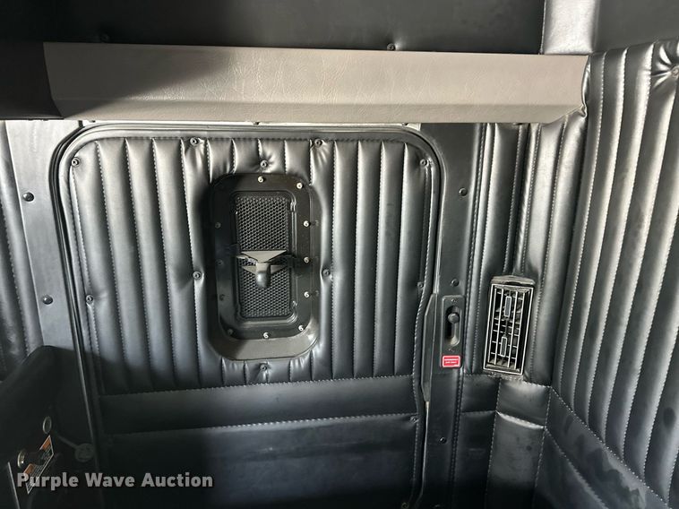 image for item NS9165 2014 Kenworth  T800 semi truck