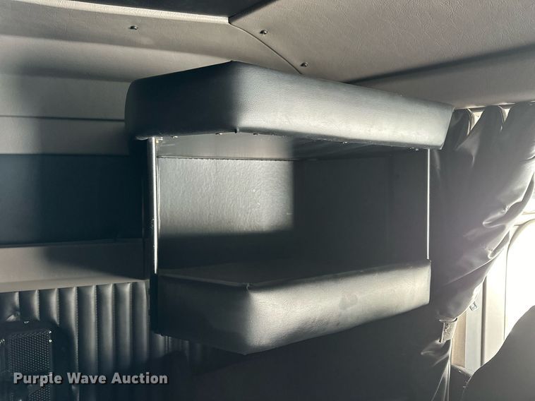 image for item NS9165 2014 Kenworth  T800 semi truck