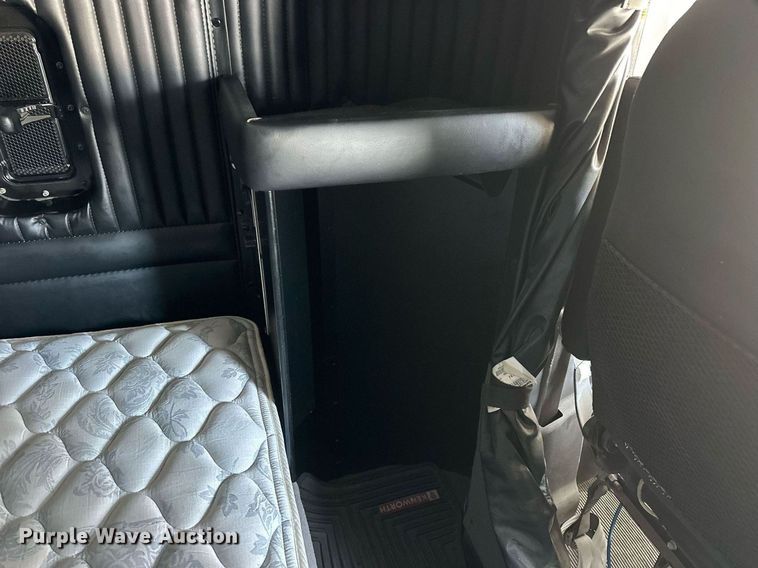 image for item NS9165 2014 Kenworth  T800 semi truck