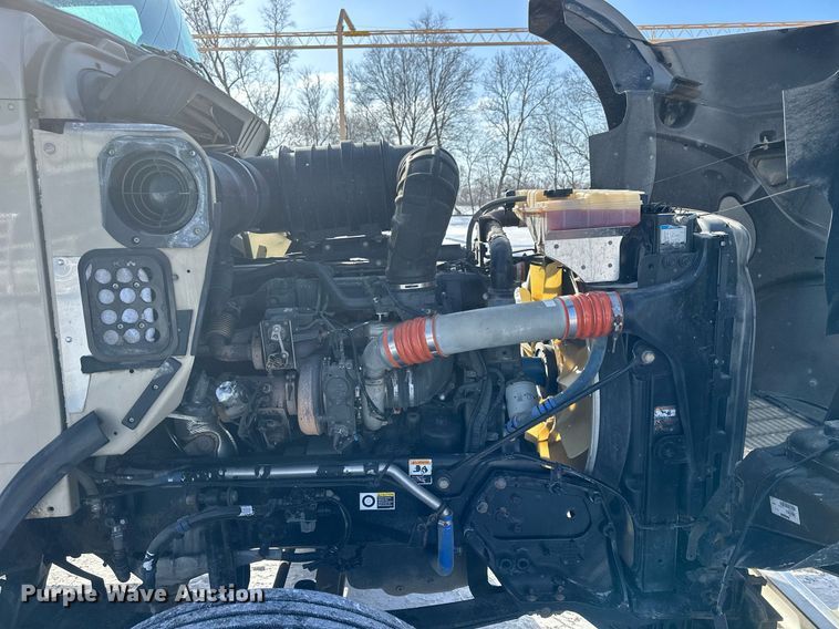 image for item NS9165 2014 Kenworth  T800 semi truck