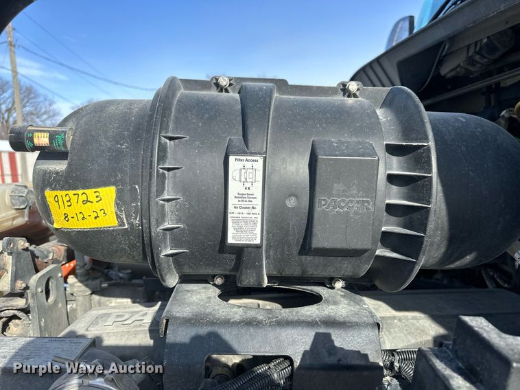 image for item NS9165 2014 Kenworth  T800 semi truck