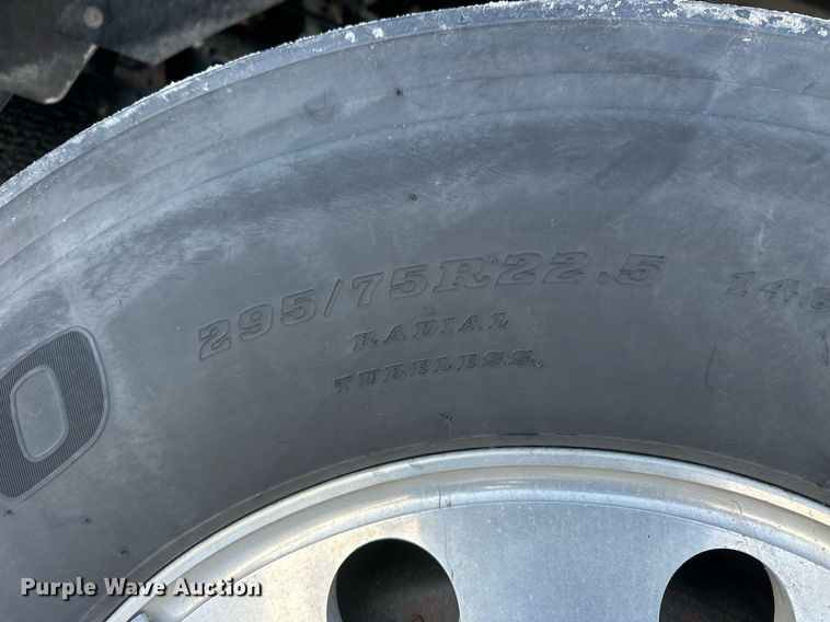 image for item NS9165 2014 Kenworth  T800 semi truck