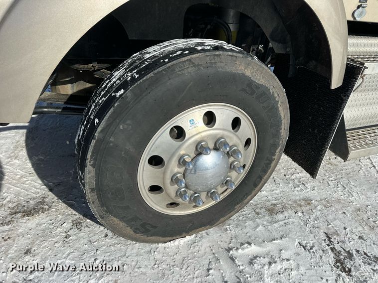 image for item NS9165 2014 Kenworth  T800 semi truck