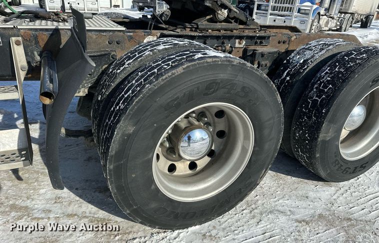 image for item NS9165 2014 Kenworth  T800 semi truck