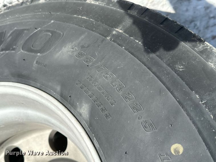 image for item NS9165 2014 Kenworth  T800 semi truck